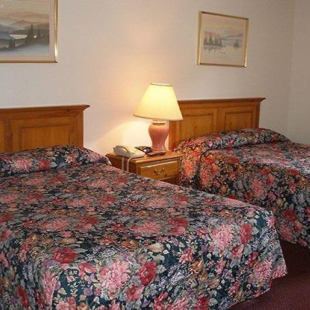 Red Carpet Inn Boone Room photo