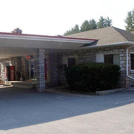 Red Carpet Inn Boone Exterior photo
