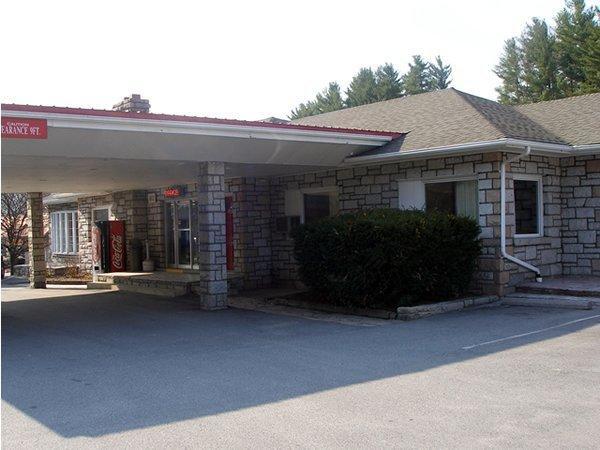 Red Carpet Inn Boone Exterior photo